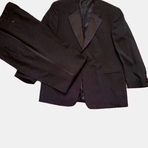 Jhane Barnes Tuxedo 2 Piece Black 46L W41 Notched Satin Collar One Button Pleat